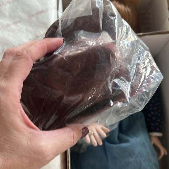 Connie Johnston 'Savannah' Doll - Hamilton Collection - Picture 7 of 11